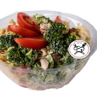 Těstovinový salát s brokolicí a bílým jogurtem