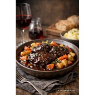 Pomalu tažená hovězí líčka na červeném víně s pečenou kořenovou zeleninou